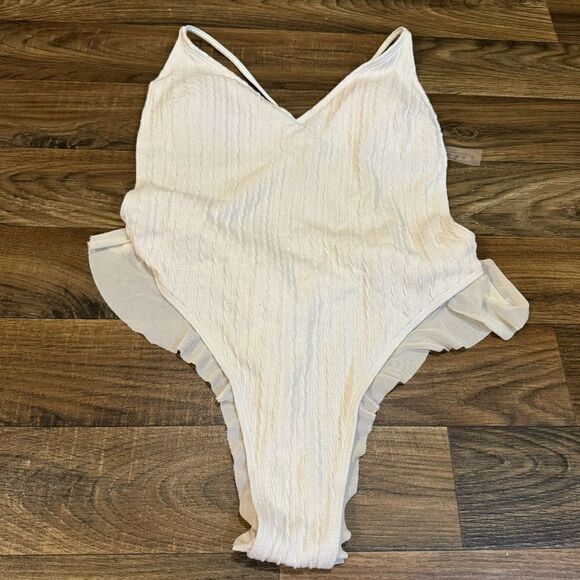 Ruffled bow cream swimsuit - Picture 1 of 4